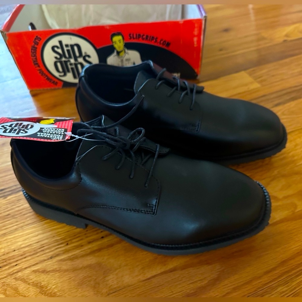NWT* Slip Grips men slip resistant shoes 9.5M